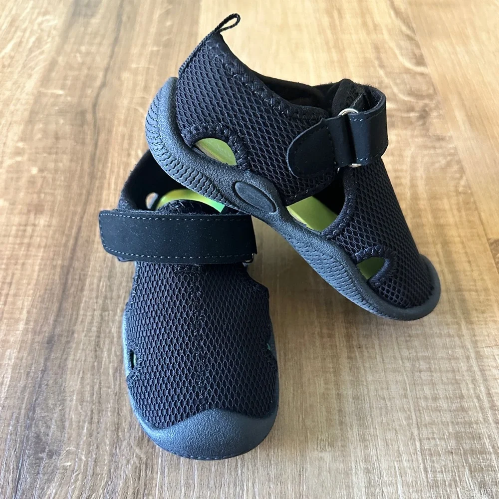 Jumping‎ Beans Toddler Boy Size 7 sandals / water shoes